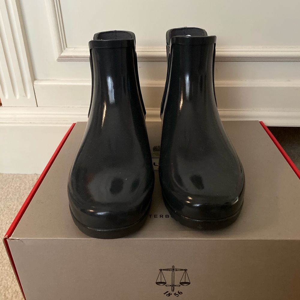 BRAND NEW! Glossy Gray Chelsea Hunter Boots